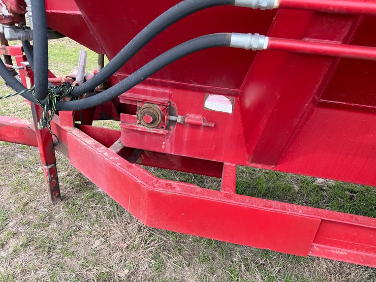 #41020-•-chandler-equipmen-17'-pull-type-spreader-image-27
