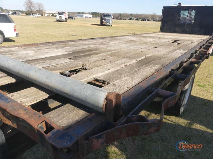 1999-freightliner-fl70-image-3