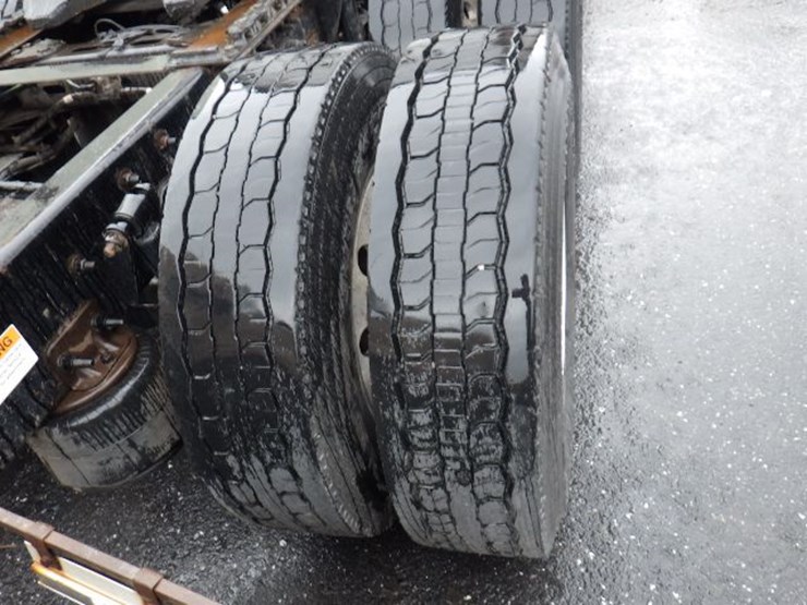 2016-freightliner-cascadia-125-image-10