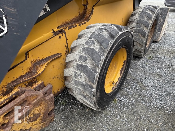 2015-deere-326e-image-9