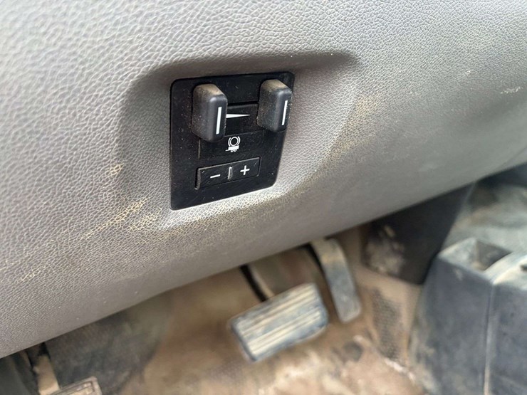 2013-chevrolet-silverado-2500hd-image-18