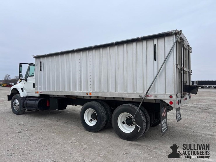 2006-international-7600-image-7