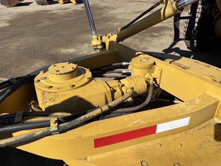 caterpillar-143h-image-12