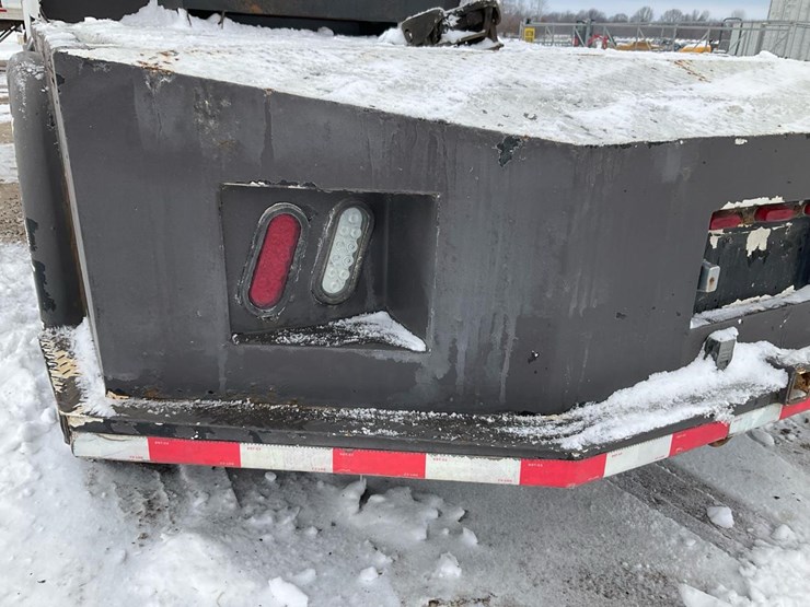 2005-freightliner-m2-106-image-37