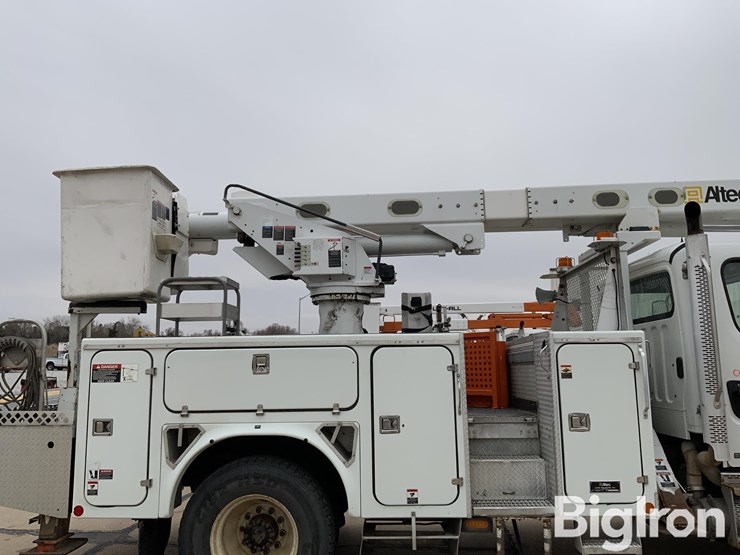 2010-freightliner-m2-106-s/a-bucket-truck-image-20