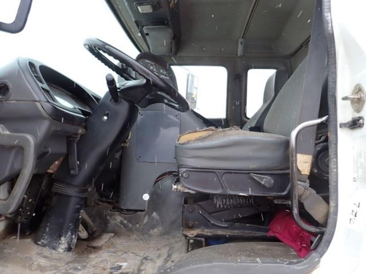 2002-gmc-7500-image-10