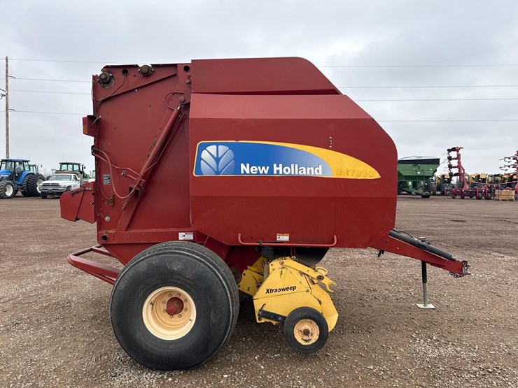 2010-new-holland-br7090-image-6