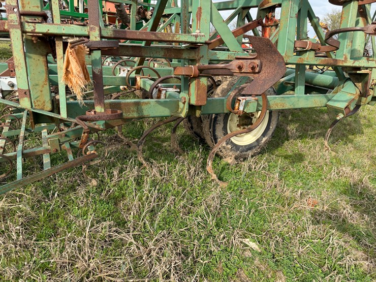 john-deere-32-image-48