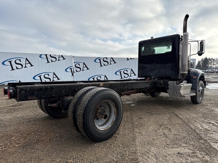 2015-peterbilt-337-image-5