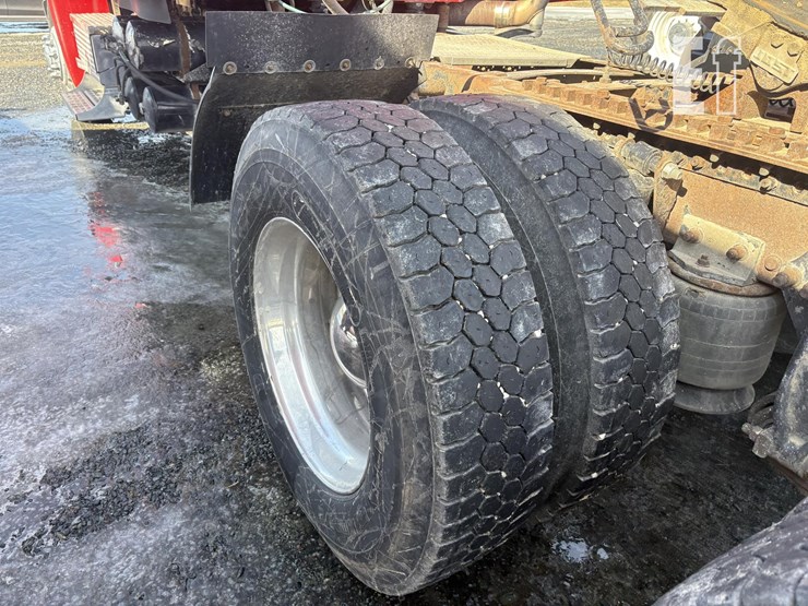 2004-freightliner-columbia-112-image-21