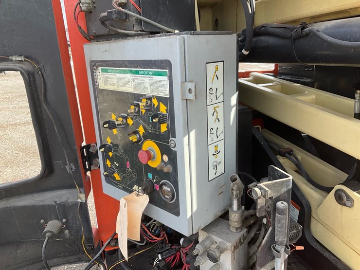 2000-jlg-e300ajp-image-46