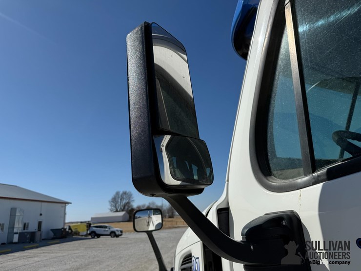 2015-freightliner-cascadia-113-image-16