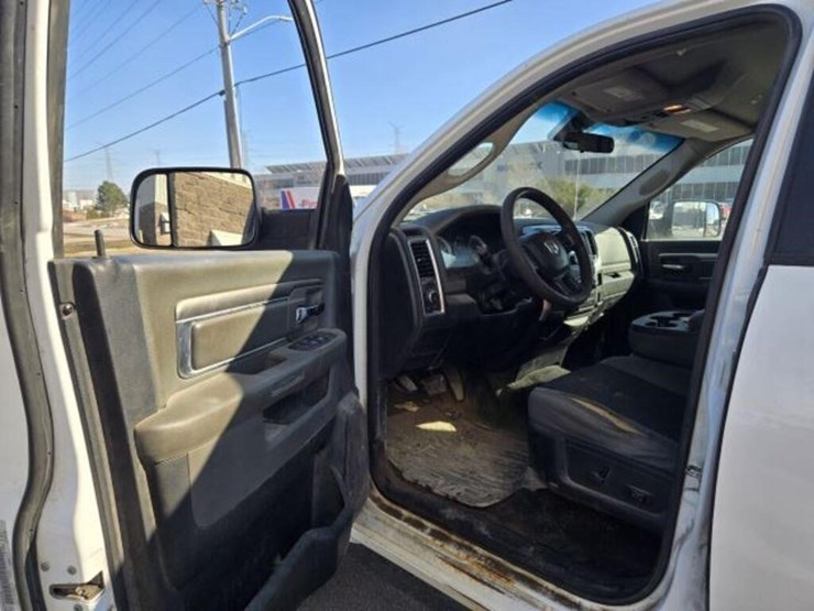 2018-dodge-2500-image-26