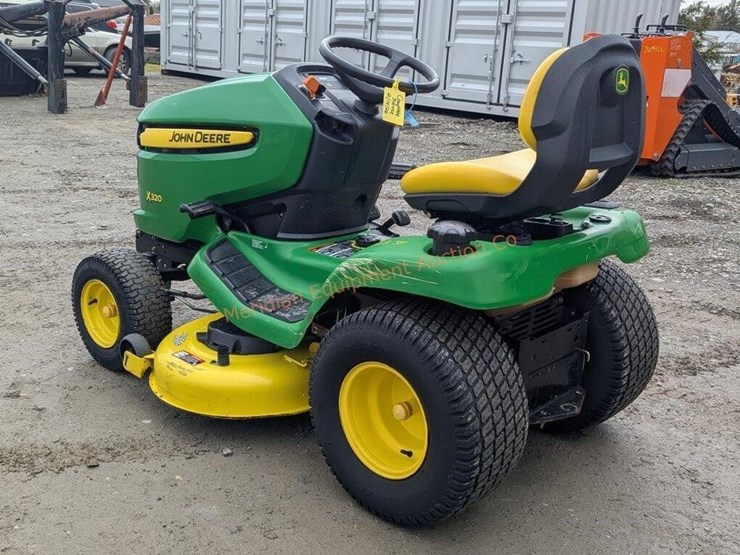 john-deere-x320-image-3