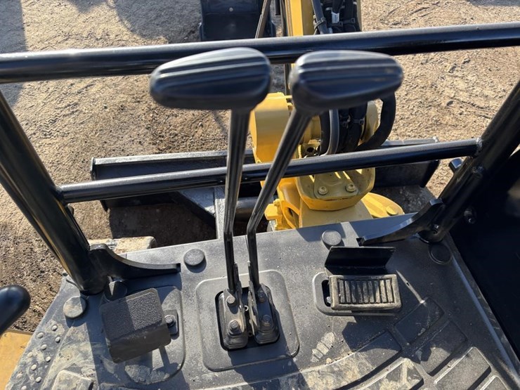 caterpillar-303.5-image-25