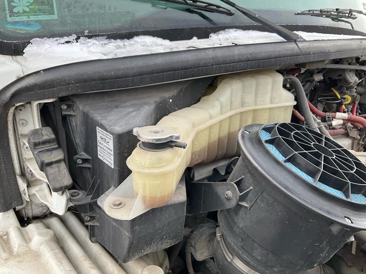 2005-freightliner-m2-106-image-76