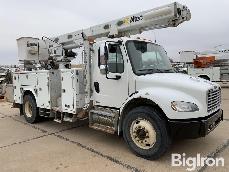 2010-freightliner-m2-106-s/a-bucket-truck-image-3