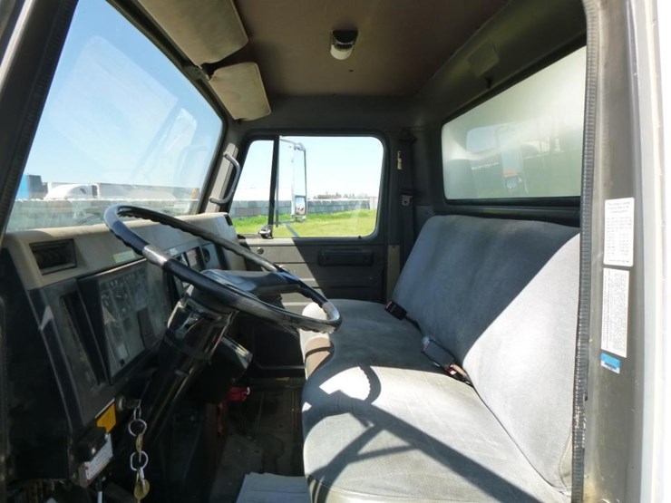 1995-international-4700-image-7