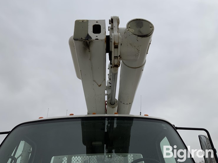 2009-freightliner-m2-106-image-16