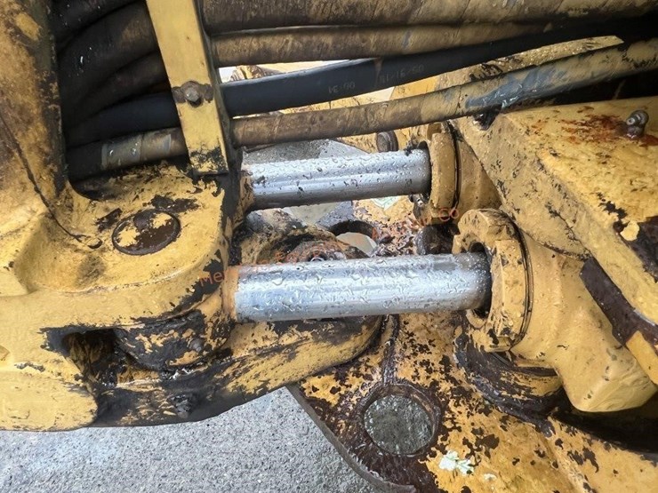 caterpillar-416b-image-20