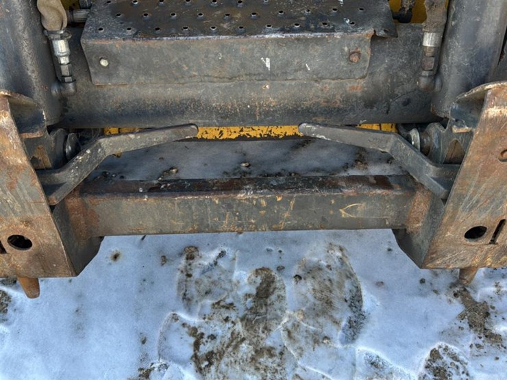 2011-new-holland-c238-image-11