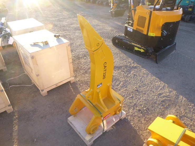 caterpillar-320-image-1