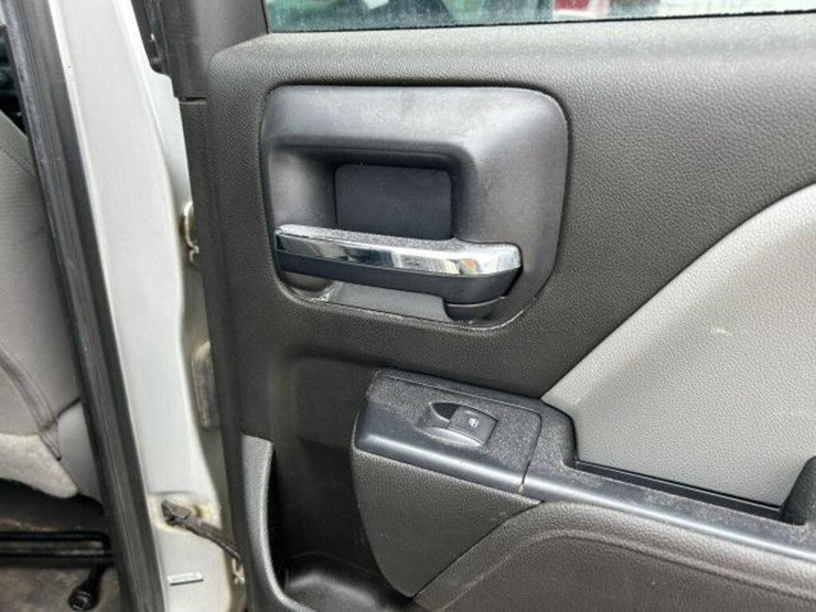 2018-chevrolet-silverado-2500hd-image-45