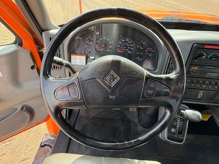 2004-international-durastar-4300-image-14