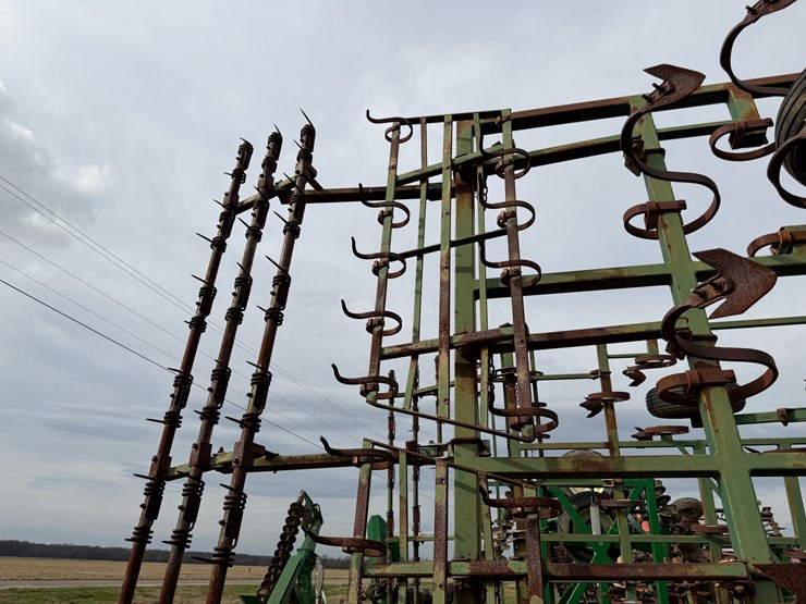 john-deere-32-image-47