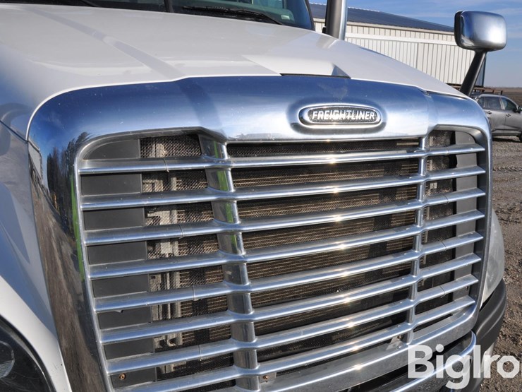 2016-freightliner-cascadia-125-image-18