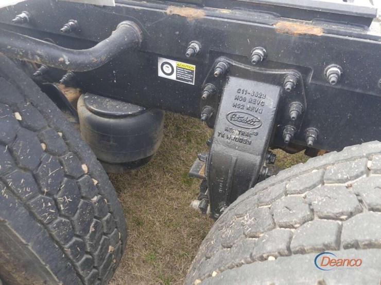 2019-peterbilt-389-image-5