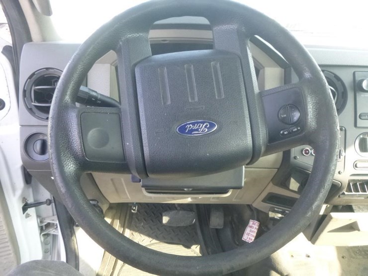 2010-ford-f550-image-13