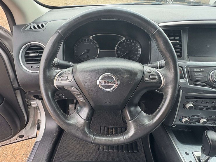 2017-nissan-pathfinder-image-13