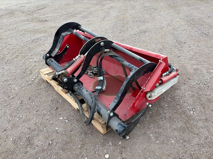 ventrac-bucket-with-grapple-image-1