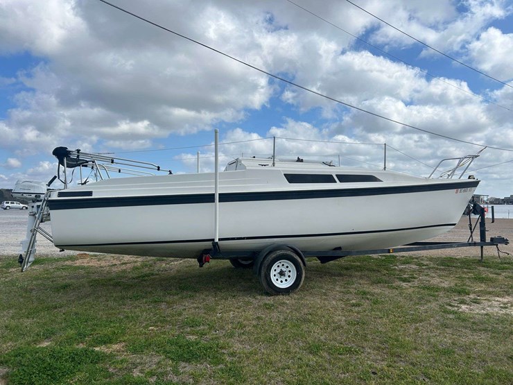 macgregor-25'-sailboat-image-3