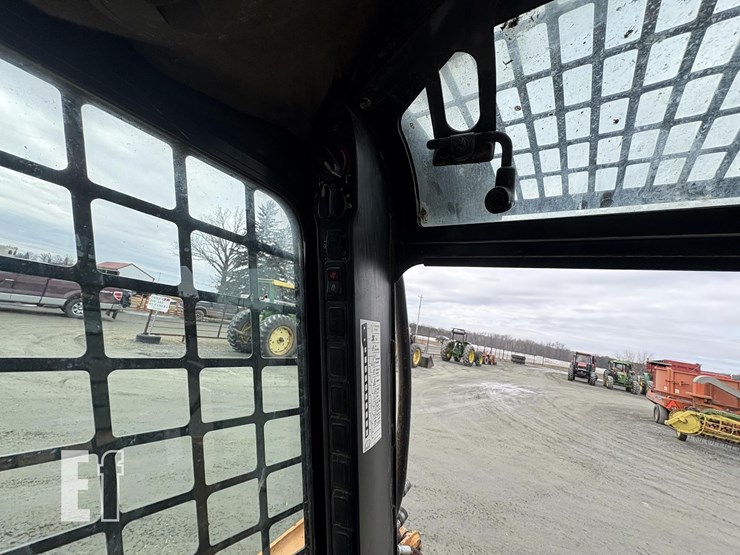 2010-case-445ct-3-image-16