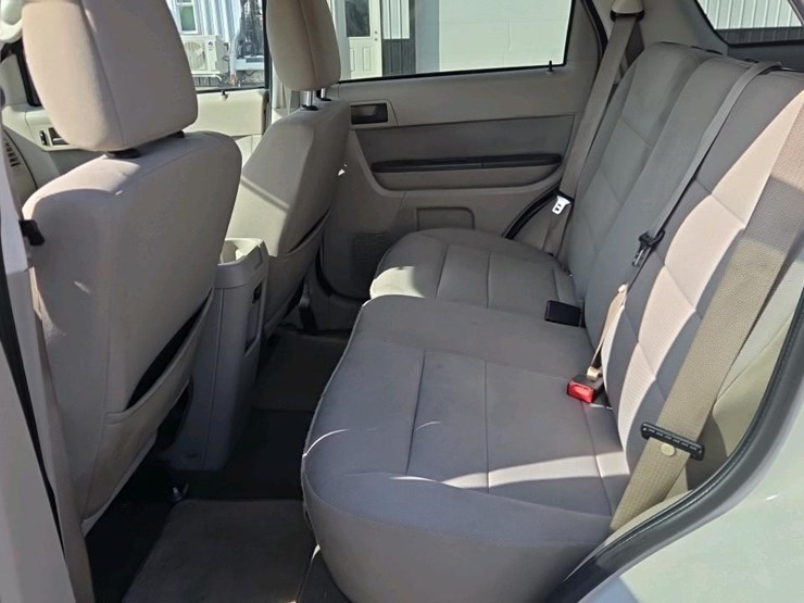 2011-ford-escape-xlt-image-12