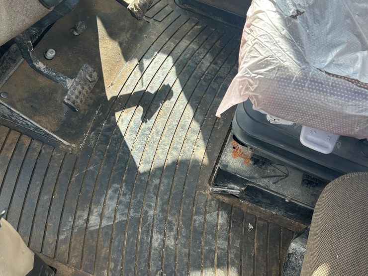 1990-john-deere-8760-image-21