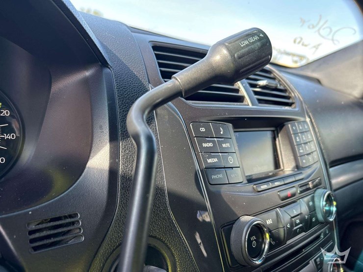 2016-ford-explorer-image-17