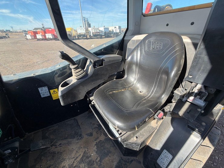 2016-jcb-135-image-16