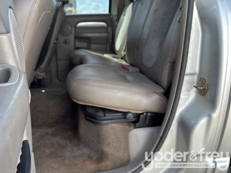 2004-dodge-ram-3500-image-39