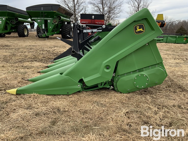 2024-john-deere-c8r-image-8