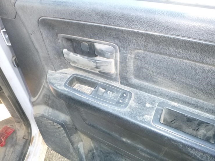 2014-dodge-1500-image-24