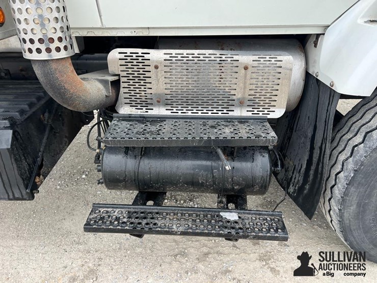 2006-international-7600-image-18