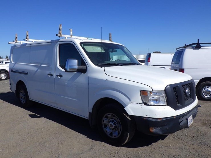 2017-nissan-nv2500-image-2