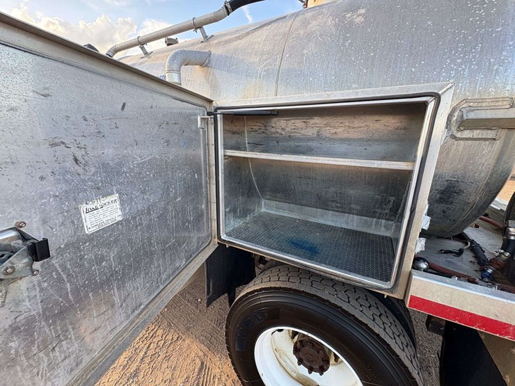 2018-hino-268a-image-31