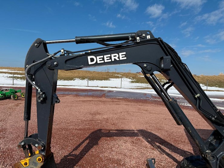 2021-deere-30g-image-30