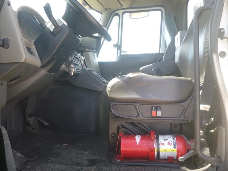 2013-international-7600-image-19