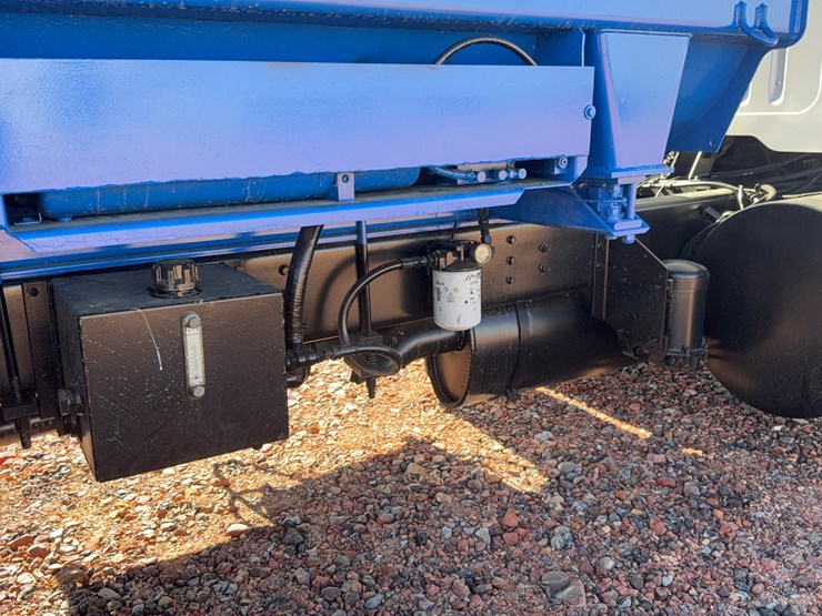 1995-international-8100-image-21