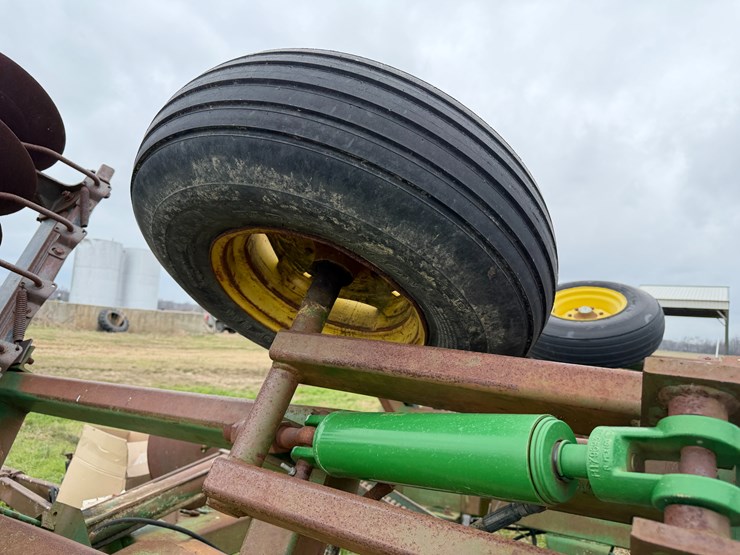 john-deere-630-image-9